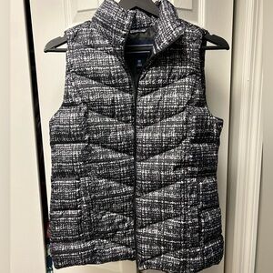 Black and White Land’s End Puffer Vest | Warm + Lightweight | Great Condition